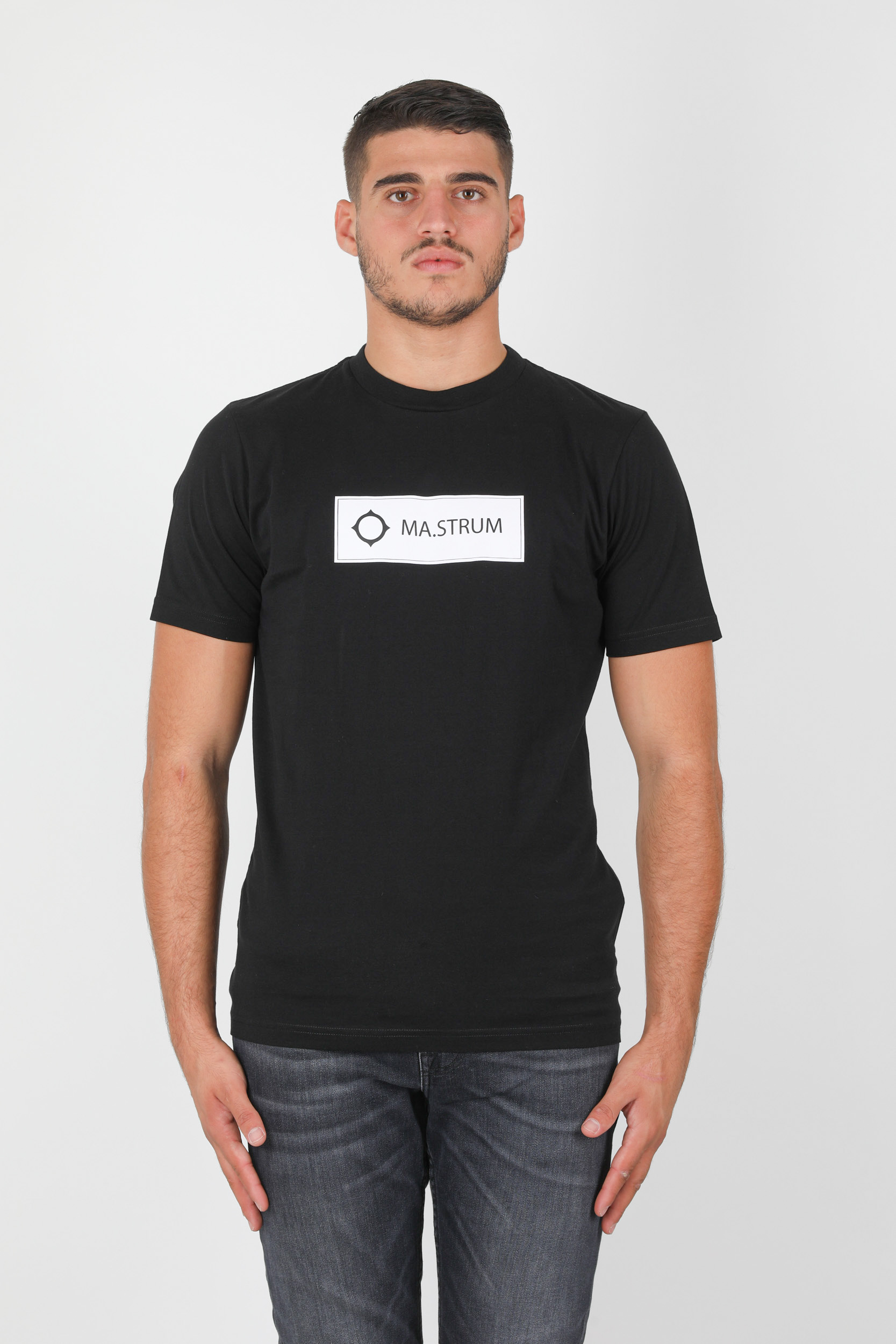 T-SHIRT MASTRUM NOIR 8334-M000,T-SHIRT MASTRUM NOIR 8334-M000,T-SHIRT MASTRUM NOIR 8334-M000