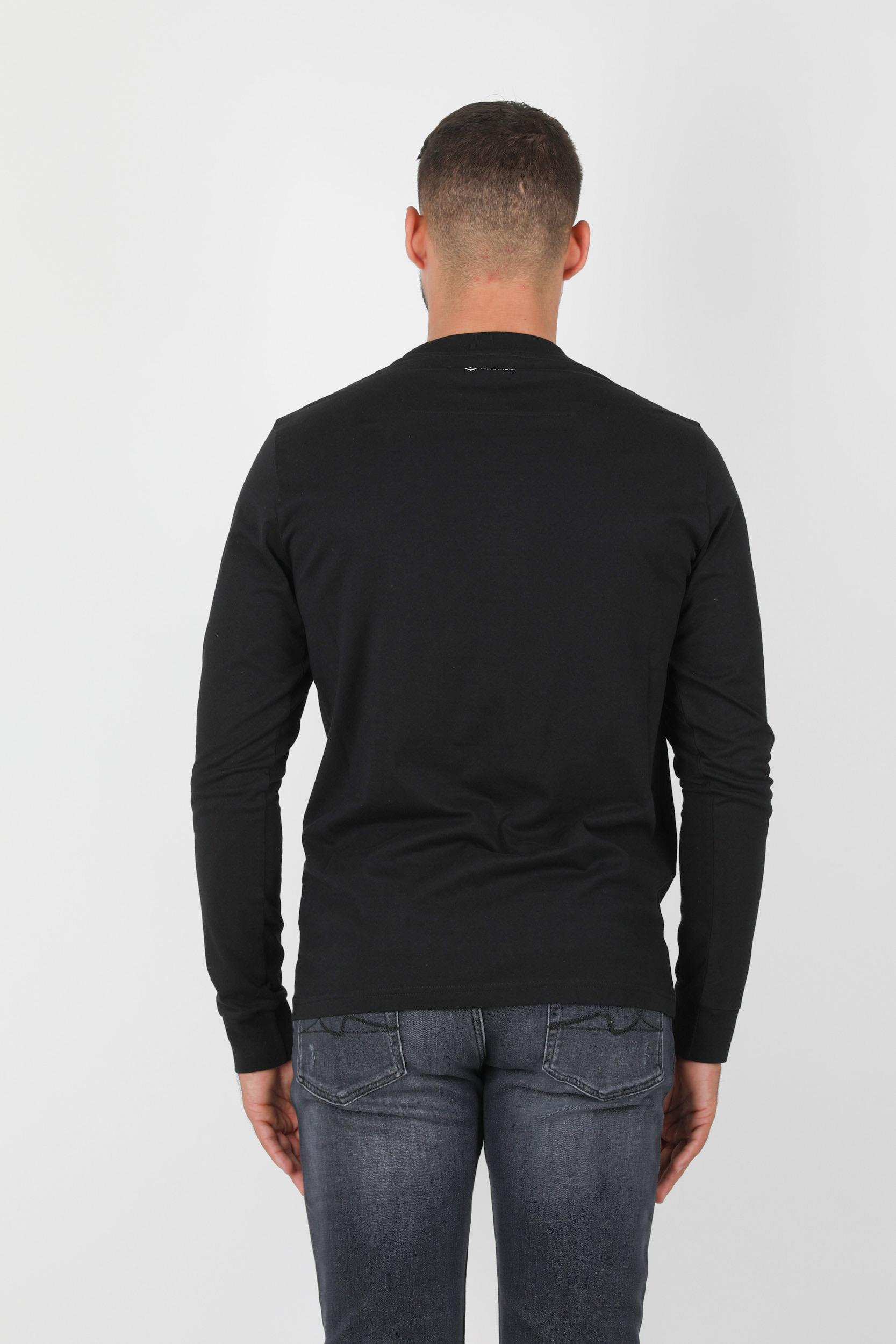 T-SHIRT MANCHES LONGUES NOIR MASTRUM 8353-M000