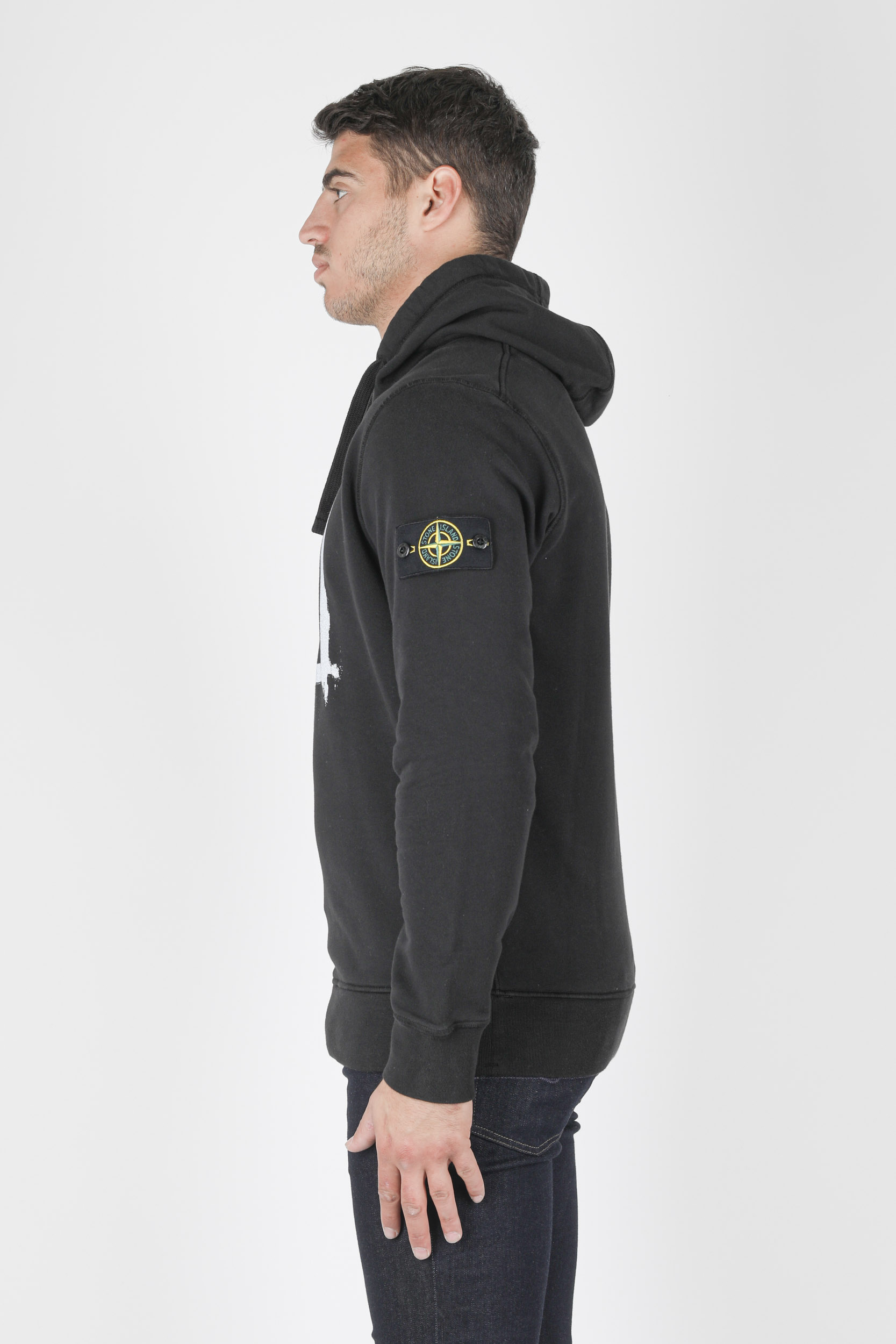 SWEAT A CAPUCHE STONE ISLAND NOIR A IMPRIME 741565894-V0029