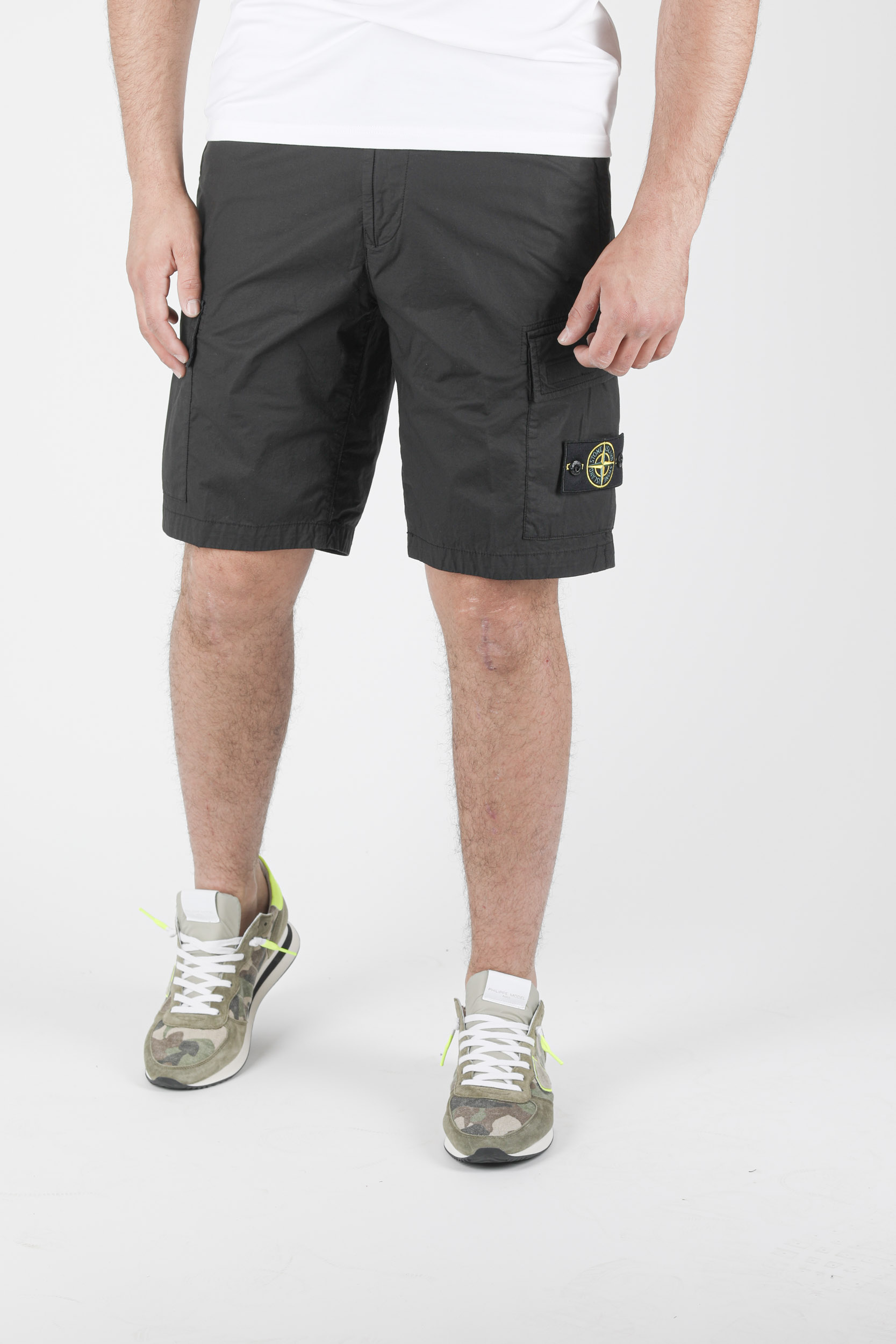 SHORT CARGO STONE ISLAND NOIR 7415L0803-V0029