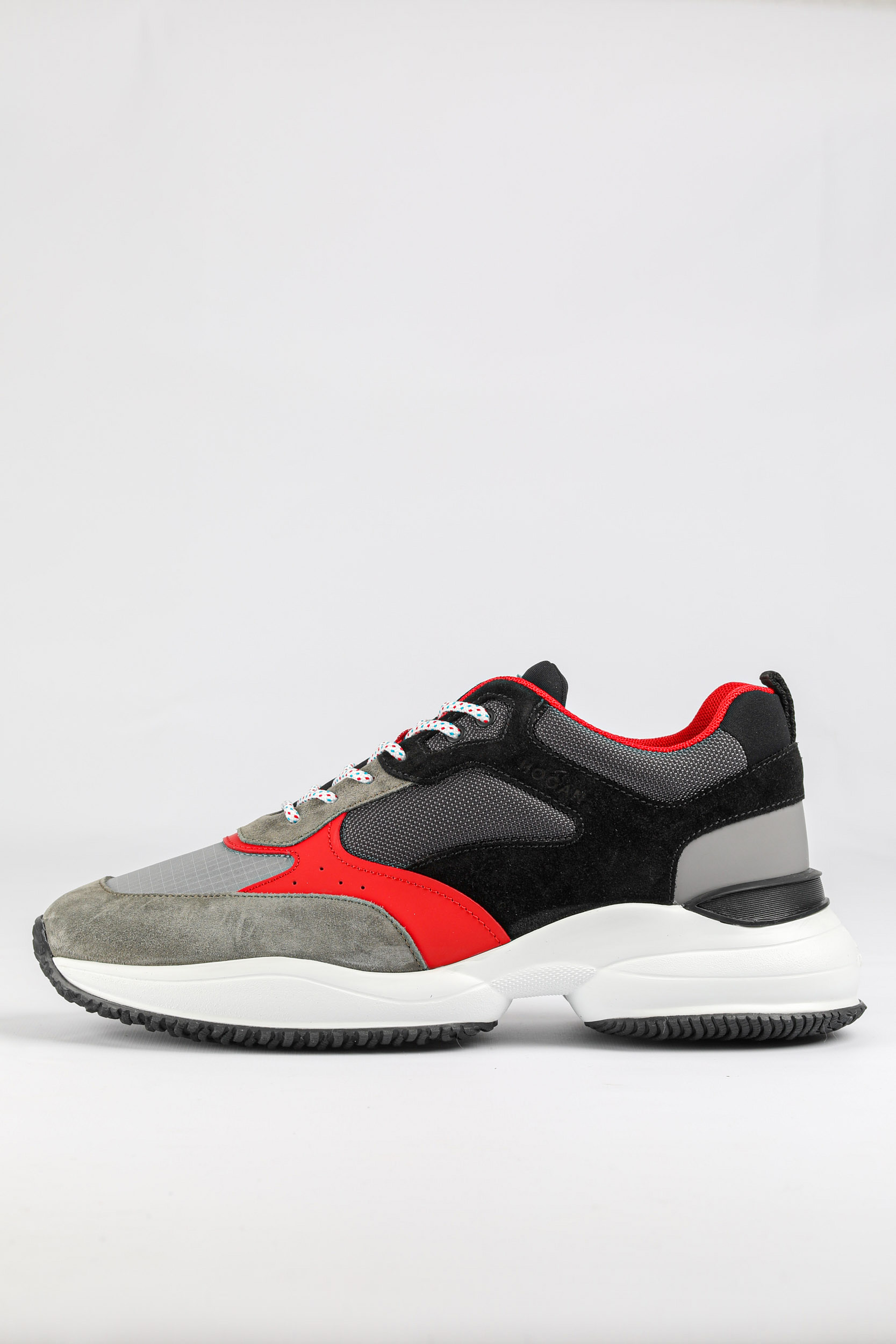 BASKETS HOGAN NOIR ET ROUGES HXM5450-G8410