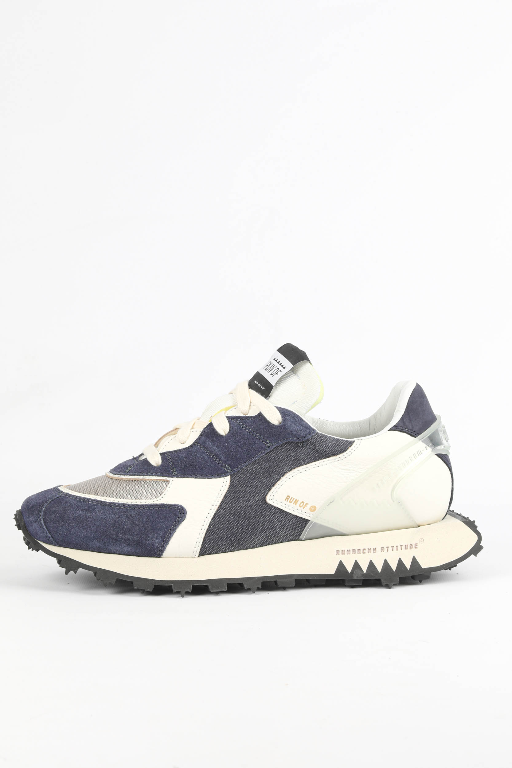 BASKETS RUN OF MARINES 40038-UCLA