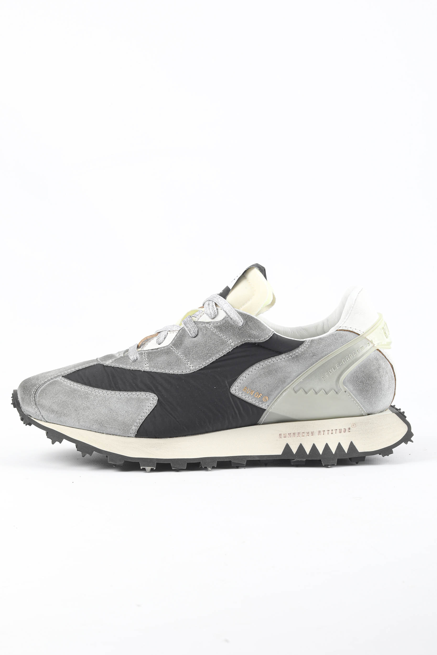 BASKETS RUN OF GRISES/NOIR 40039-CARBONIFERA