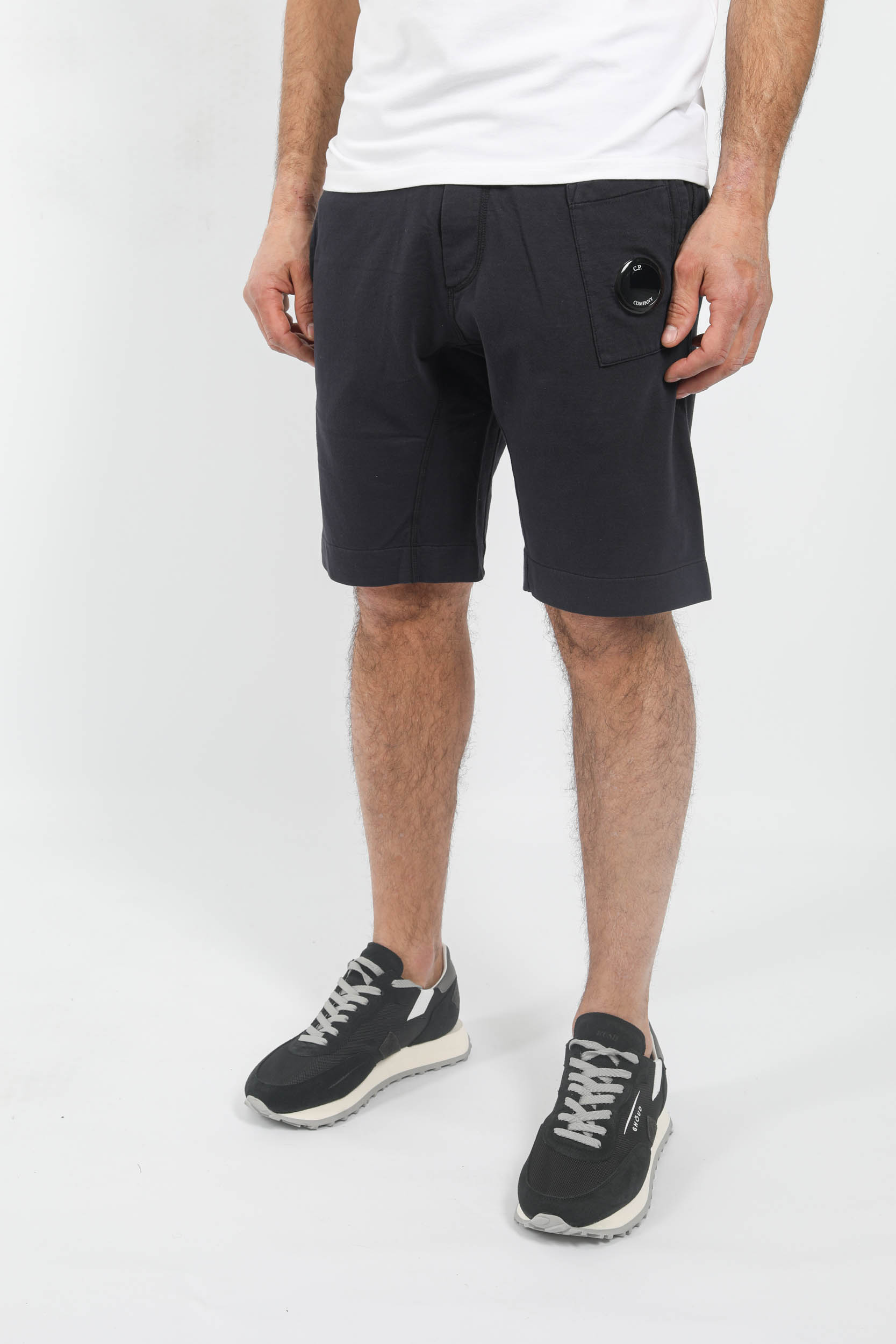 SHORT C.P COMPANY NOIR B134A-999