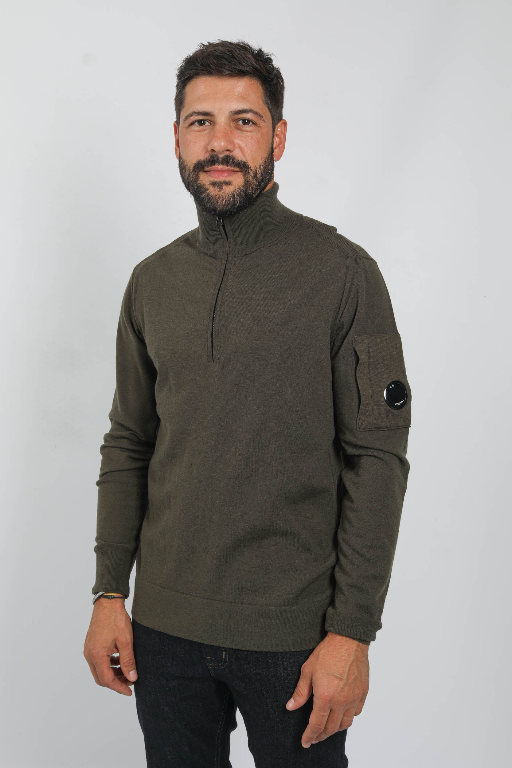 PULL C.P COMPANY DEMI ZIP KAKI N073A-665