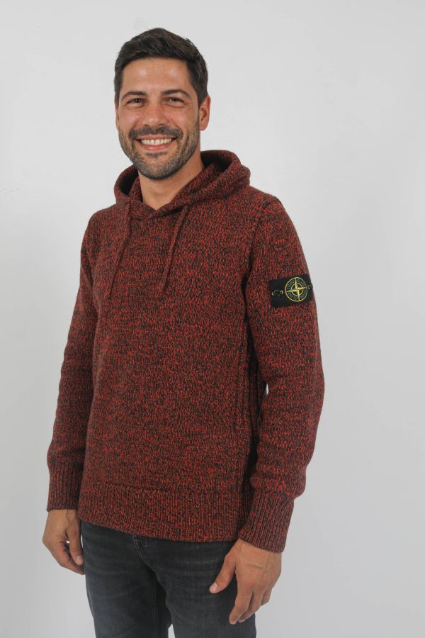 Produit PULL STONE ISLAND LAINE D'AGNEAU ROUGE/NOIR 7915559A4-V0037